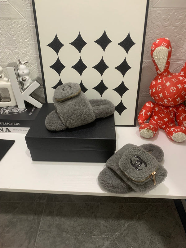 CC 25s Logo Slippers Gray Shearling 455073
