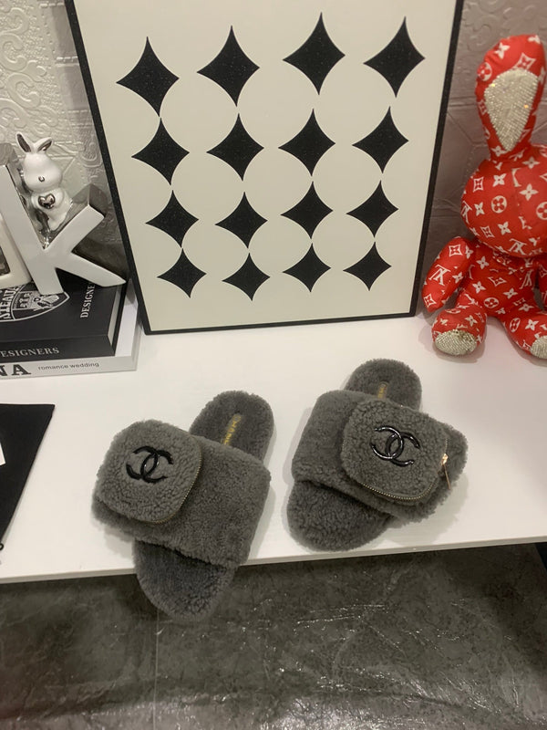 CC 25s Logo Slippers Gray Shearling 455073