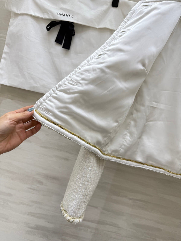 CC 25A Classic Round Neckline Short Jacket White Tweed