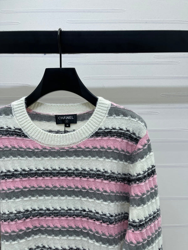 CC 25 Maglione a maniche lunghe lavorato a maglia a righe in cashmere bianco