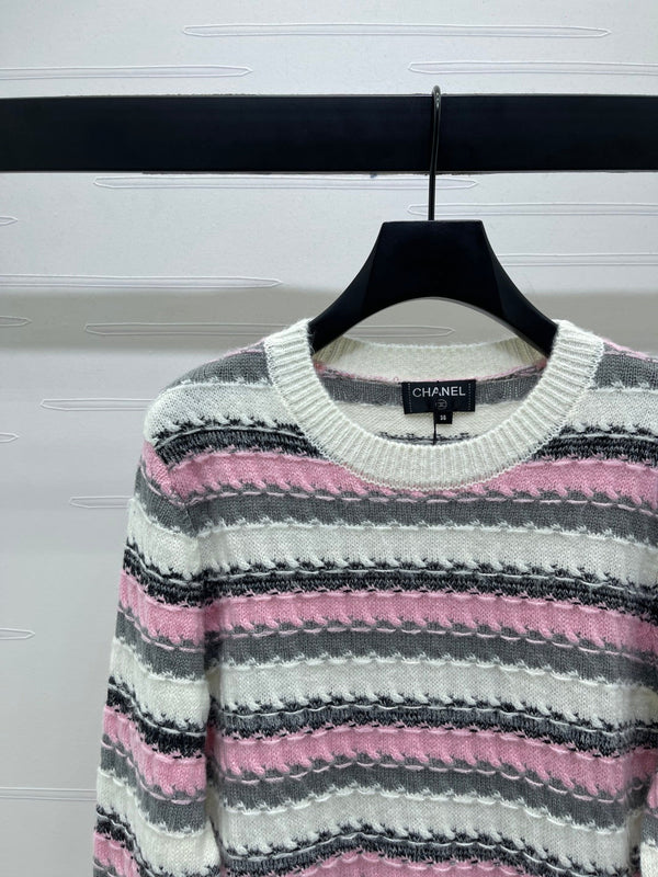 CC 25 Maglione a maniche lunghe lavorato a maglia a righe in cashmere bianco