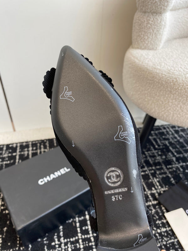 CC 25C Camellia Mid-Back Sandals Black Suede With Flower 473436