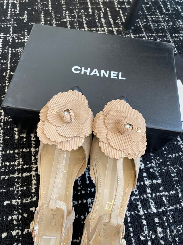 CC 25C Camellia Mid-Back Sandals Beige Suede With Flower 473435