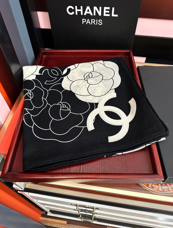 CC 25 Scarf 140cm Black and White Silk Cashmere 825604