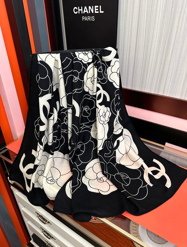 CC 25 Scarf 140cm Black and White Silk Cashmere 825604