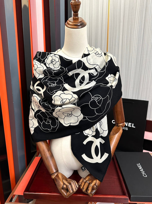CC 25 Scarf 140cm Black and White Silk Cashmere 825604