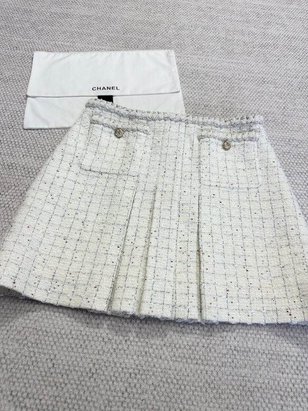 CC 25A Beaded Plaid Tweed Skirt