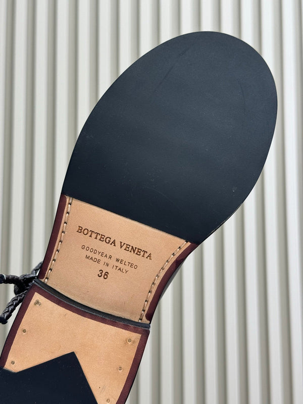 BV 25FW Ankle Boots With Coaxial Detailing And Signature Metal Triangle in Fondant Calfskin