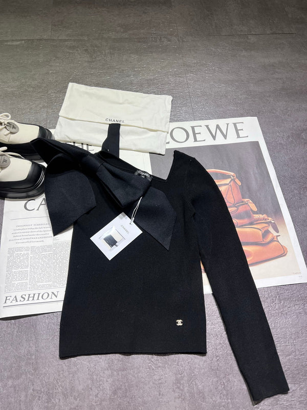 CC 25K Bow Series Off-Shoulder Top Black Wool