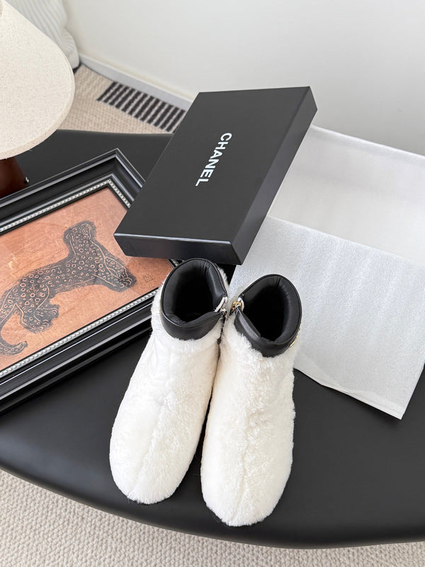 CC 25K White Furry Ankle Boots 507929