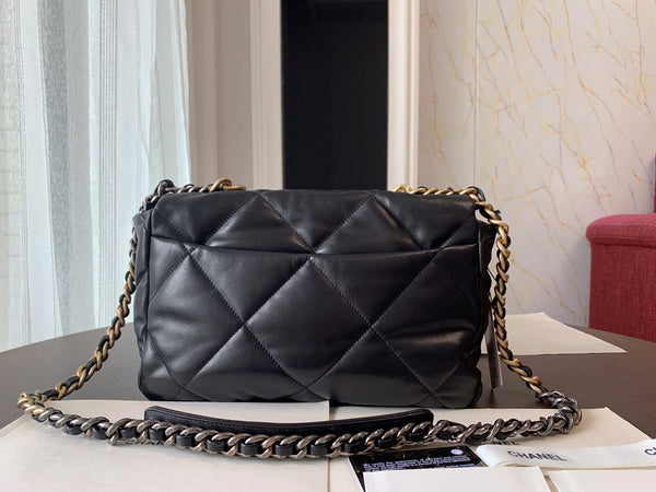 19 FLAP BAG 30 BLACK LAMBSKIN GOLD HARDWARE