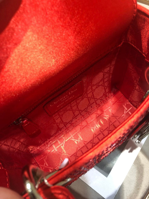 LADY 24 HANDBAG EMBOSSED DIAMOND IN CHERRY RED CALFSKIN
