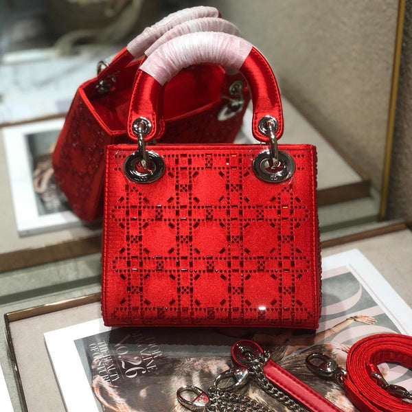 LADY 24 HANDBAG EMBOSSED DIAMOND IN CHERRY RED CALFSKIN