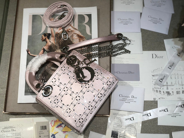 BORSA A MANO LADY 24 IN PELLE DI VITELLO ARGENTO CON RILIEVO DIAMANTE