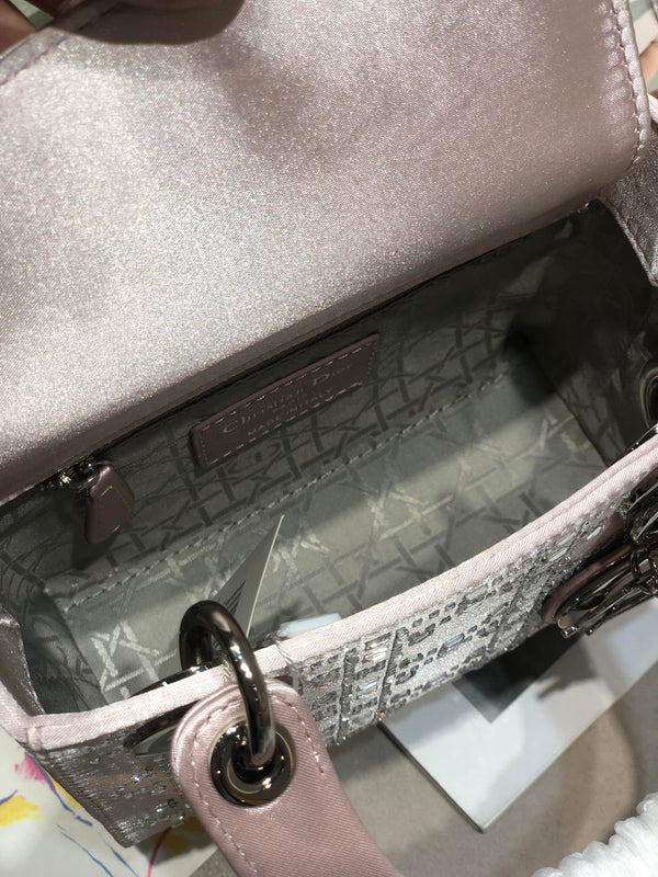 BORSA A MANO LADY 24 IN PELLE DI VITELLO ARGENTO CON RILIEVO DIAMANTE