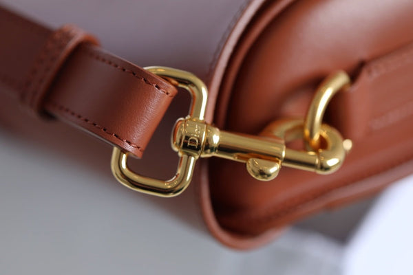 MEDIUM CD BOBBY 22CM DARK TAN CALFSKIN GOLD HARDWARE