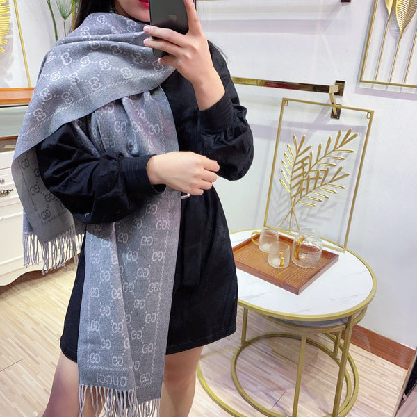 SCIARPA IN MAGLIA CON MOTIVO JACQUARD 180 CM IN LANA GRIGIO FRESCO 402421