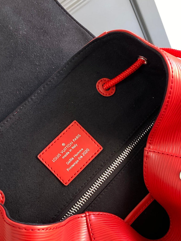 ZAINO PICCOLO LV x SUPREME CHRISTOPHER 47 IN PELLE DI VITELLO EPI ROSSA