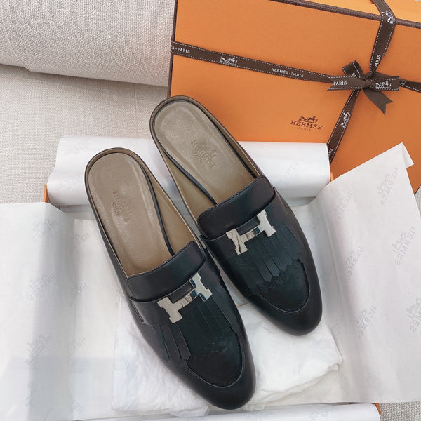 HM Buckle Tassel Mule Pelle di capra nera 348025