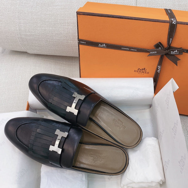 HM Buckle Tassel Mule Pelle di capra nera 348025