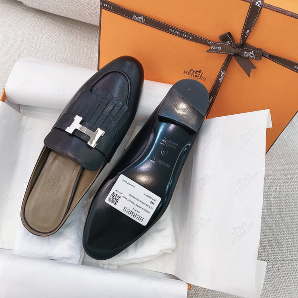 HM Buckle Tassel Mule Pelle di capra nera 348025