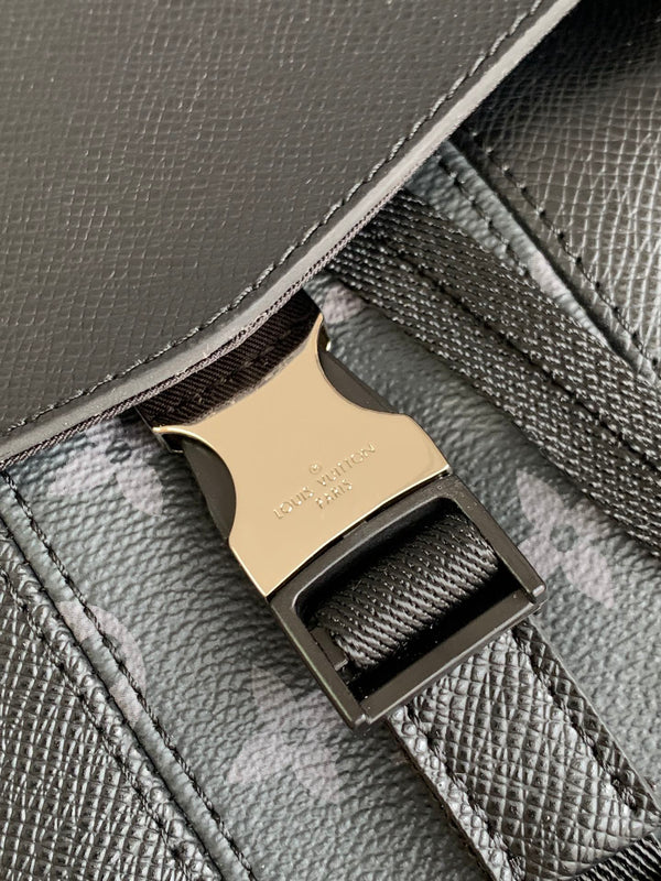 ZAINO 45 IN PELLE DI VITELLO NERA E TELA MONOGRAM ECLIPSE GUN METAL