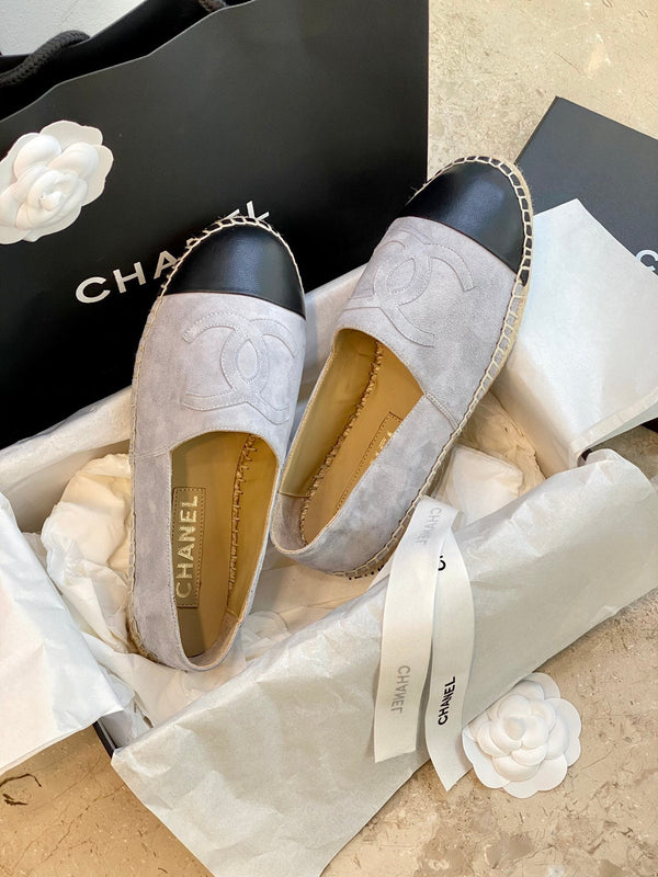 espadrillas in pelle scamosciata grigia e nera di agnello