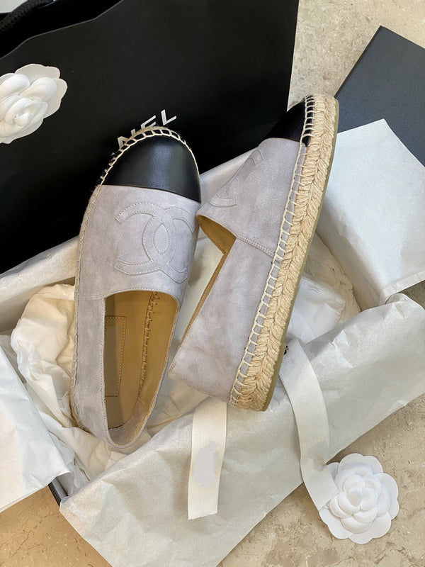 espadrillas in pelle scamosciata grigia e nera di agnello