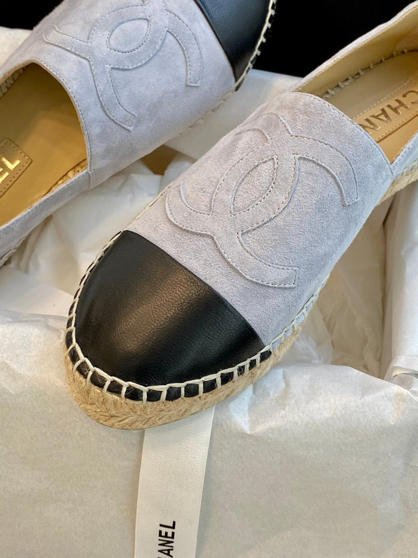 espadrillas in pelle scamosciata grigia e nera di agnello