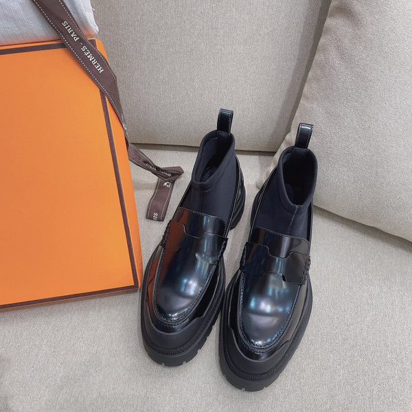 Stivaletto HM in pelle di vacchetta nera 348002