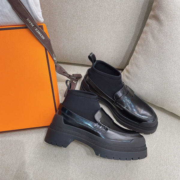 Stivaletto HM in pelle di vacchetta nera 348002