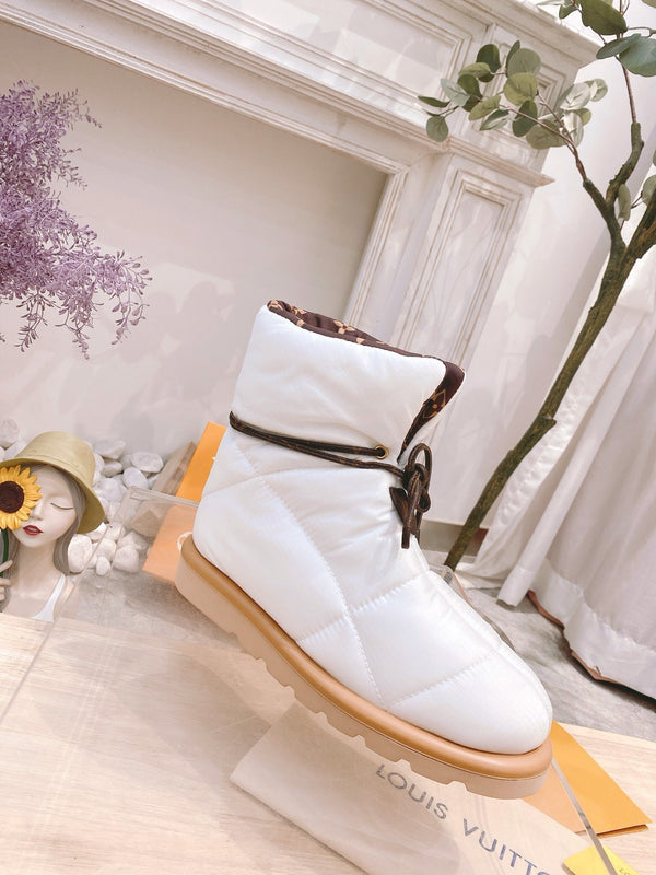 PILLOW COMFORT ANKLE BOOTS IN WHITE NYLON