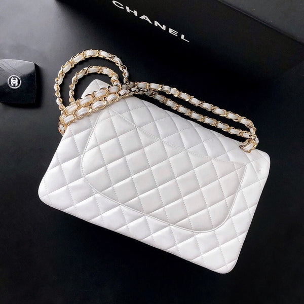 flap bag jumbo 30cm white lambskin gold hardware