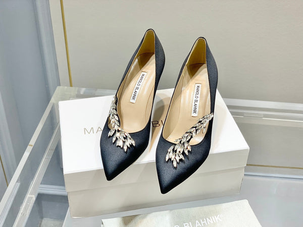 Manolo Wheat Ear Rhinestone High Heels Pumps Black Silk Fabric 327446