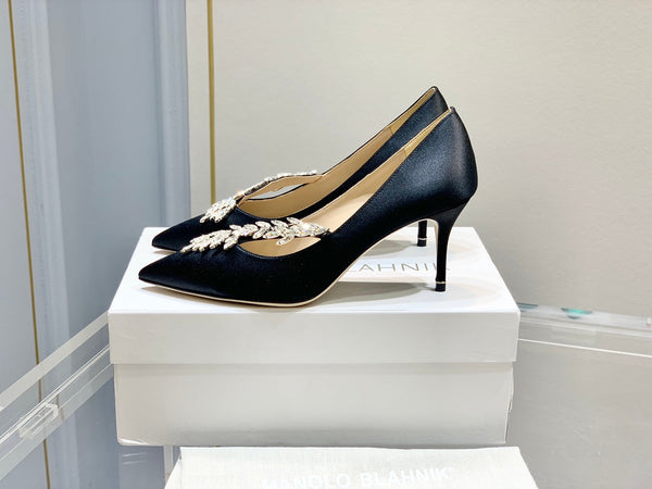 Manolo Wheat Ear Rhinestone High Heels Pumps Black Silk Fabric 327446