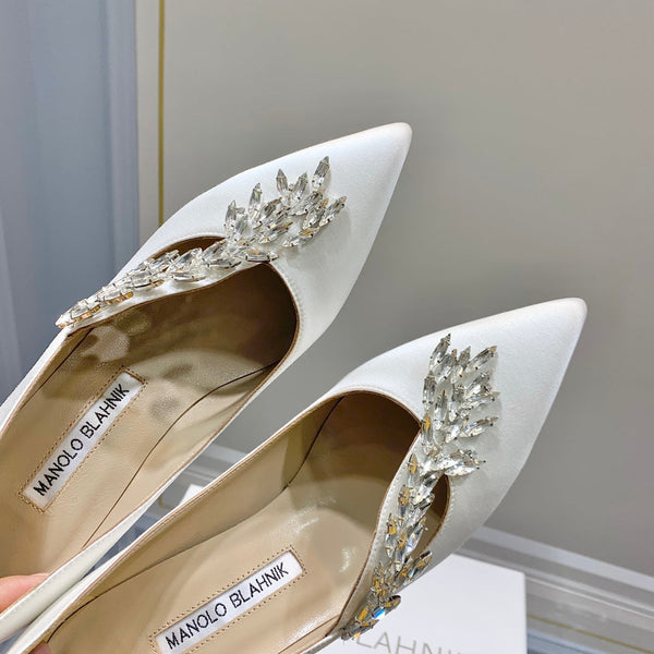 Manolo Wheat Ear Rhinestone High Heels Pumps White Silk Fabric 327453