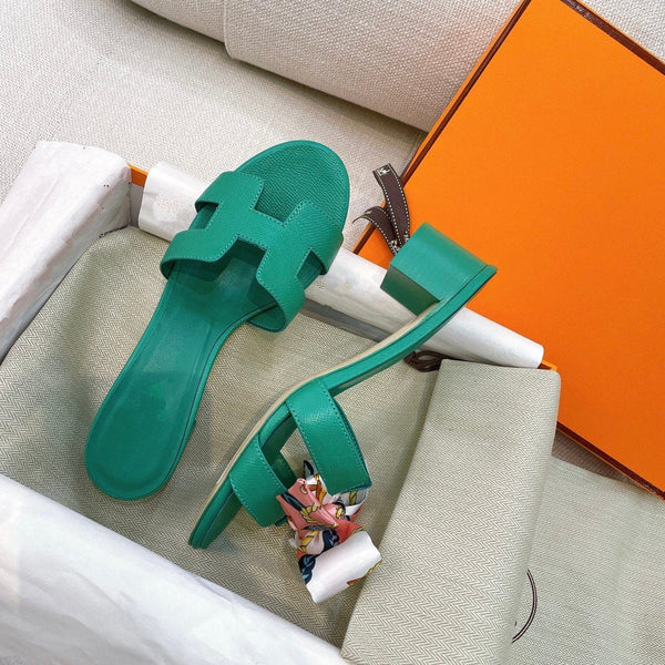 Sandalo Oasis in pelle di vitello Epsom blu petrolio