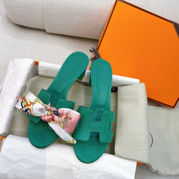 Sandalo Oasis in pelle di vitello Epsom blu petrolio