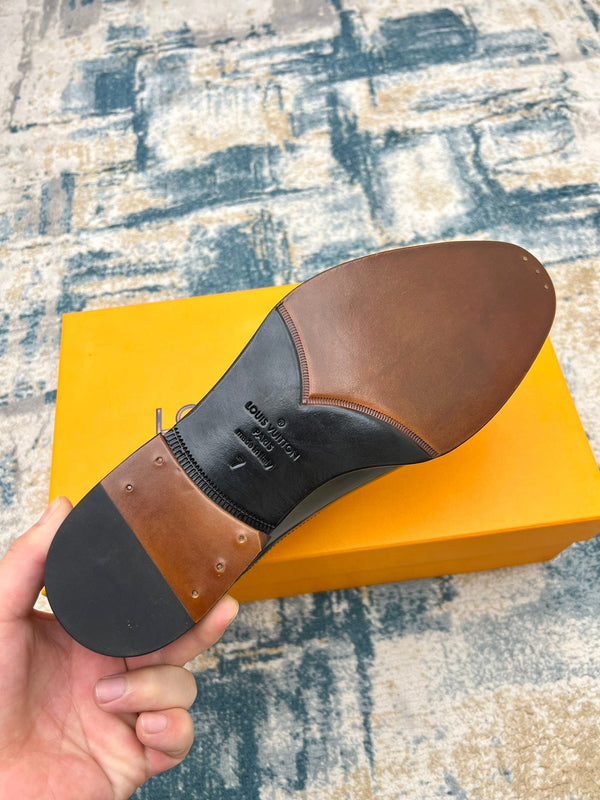 LV LACE-UP IN WINE RED GLOSSY CALFSKIN