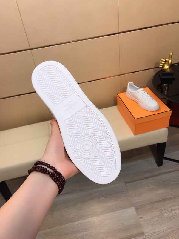 LV TRAINER WHITE CALFSKIN WITH COLORFUL LOGO