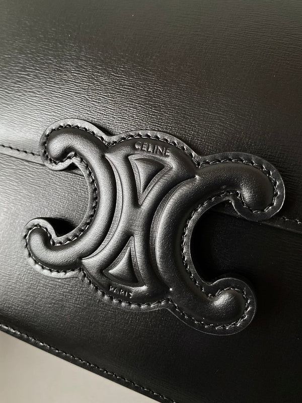 CLASSIQUE TRIOMPHE 22 ALL BLACK CALFSKIN