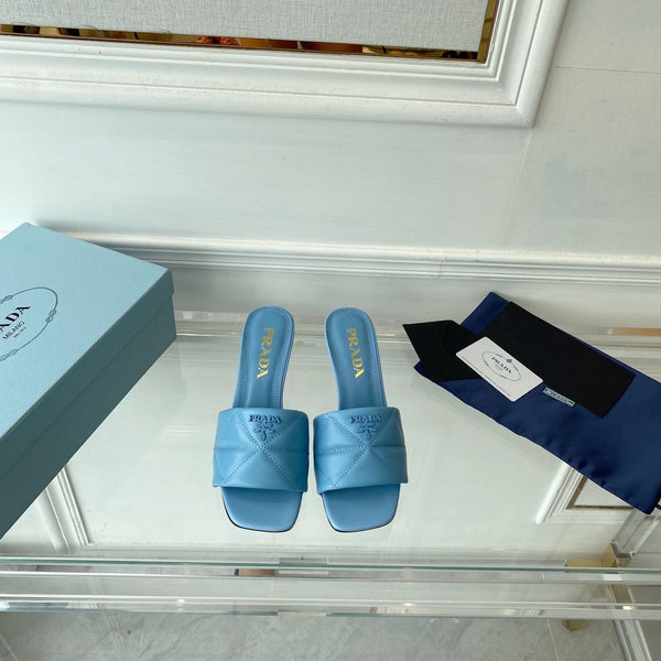 Sandalo con tacco Pra 65 a punta in pelle trapuntata blu cielo