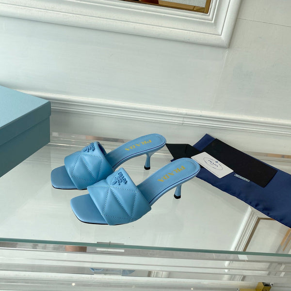 Sandalo con tacco Pra 65 a punta in pelle trapuntata blu cielo