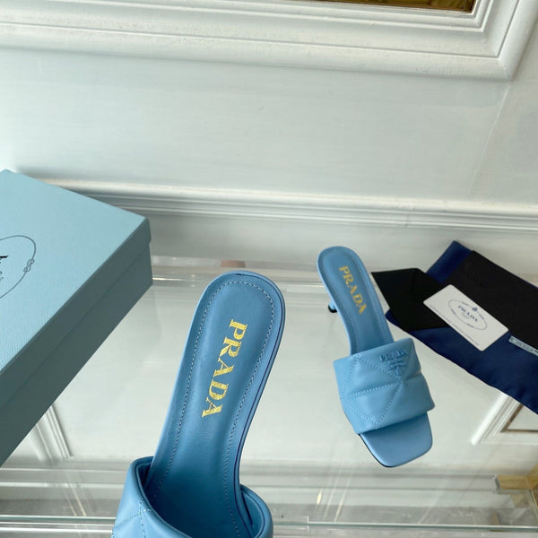 Sandalo con tacco Pra 65 a punta in pelle trapuntata blu cielo