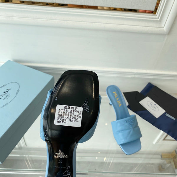 Sandalo con tacco Pra 65 a punta in pelle trapuntata blu cielo