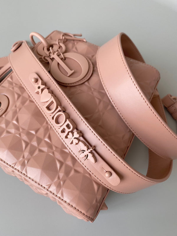 SMALL LADY 20 BLUSH ULTRAMATTE LAMBSKIN DIAMOND MOTIF