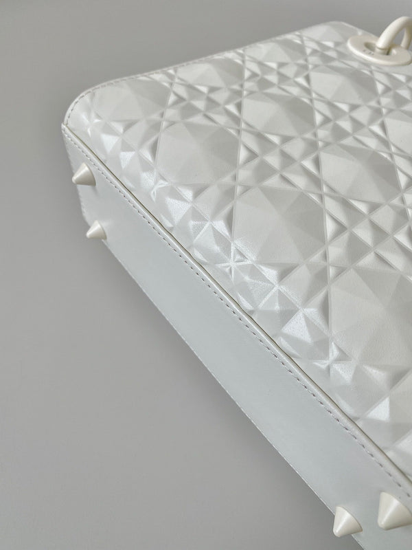 SMALL LADY 20 WHITE LAMBSKIN DIAMOND MOTIF