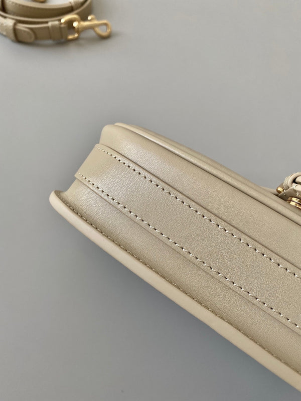 medium cd east west 22cm beige calfskin ghw