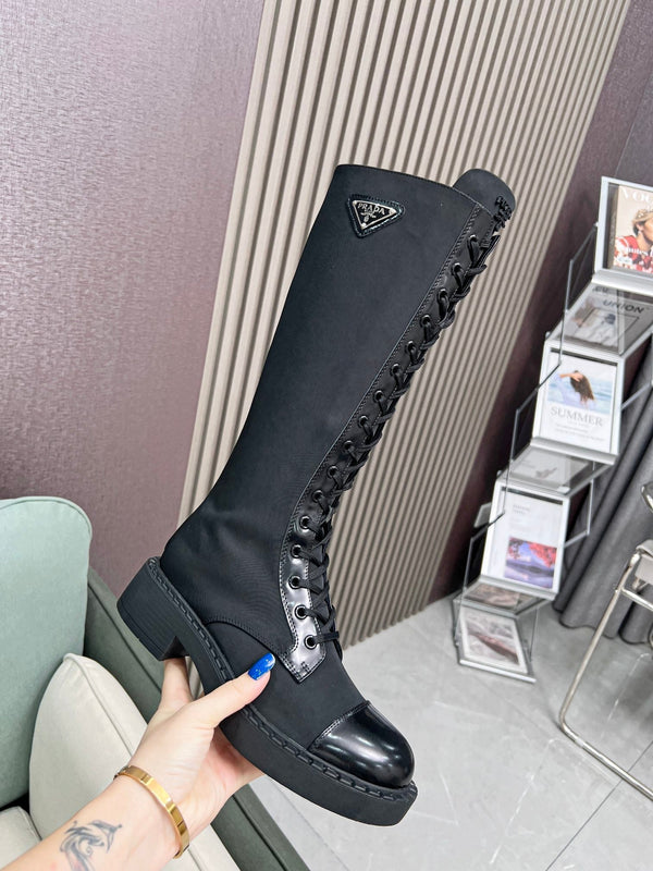 STIVALI AL GINOCCHIO CON LACCI IN DENIM NERO E FODERA IN PELLE DI MONTONE