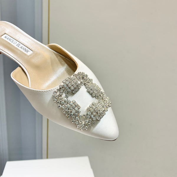 Manolo Buckle Flats Mules White Silk 327510